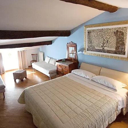 Il Fiore All'occhiello Couette-café