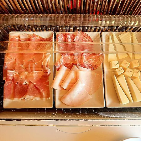 Bed and Breakfast Il Fiore All'occhiello Λούκα